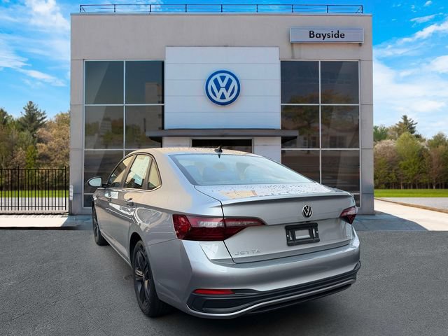 Certified 2023 Volkswagen Jetta SE w/ Panoramic Sunroof Package FWD image 5