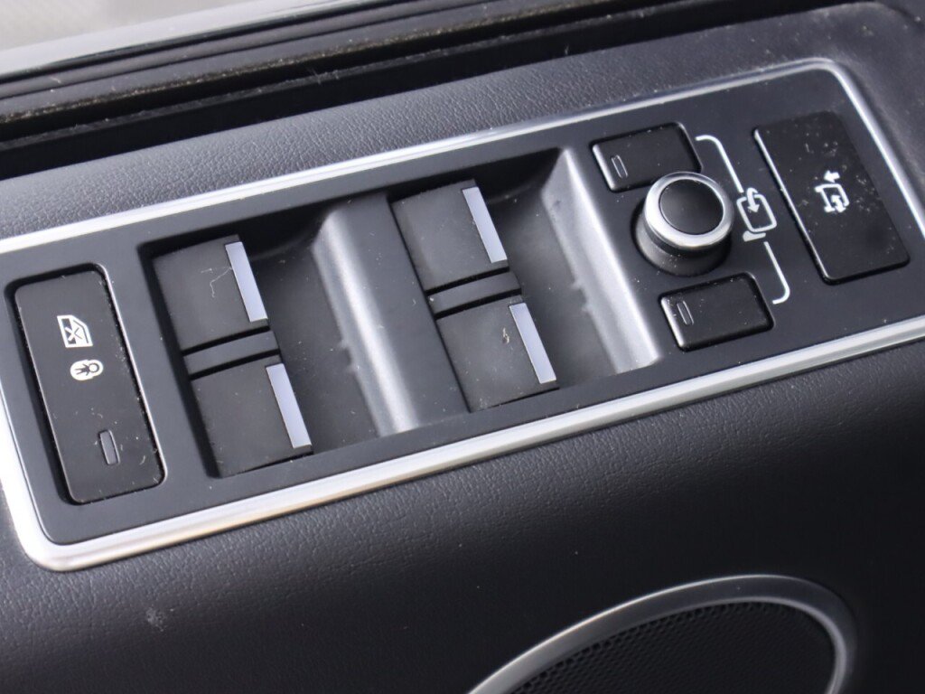 Used 2015 Land Rover Range Rover Supercharged AWD/4WD image 30