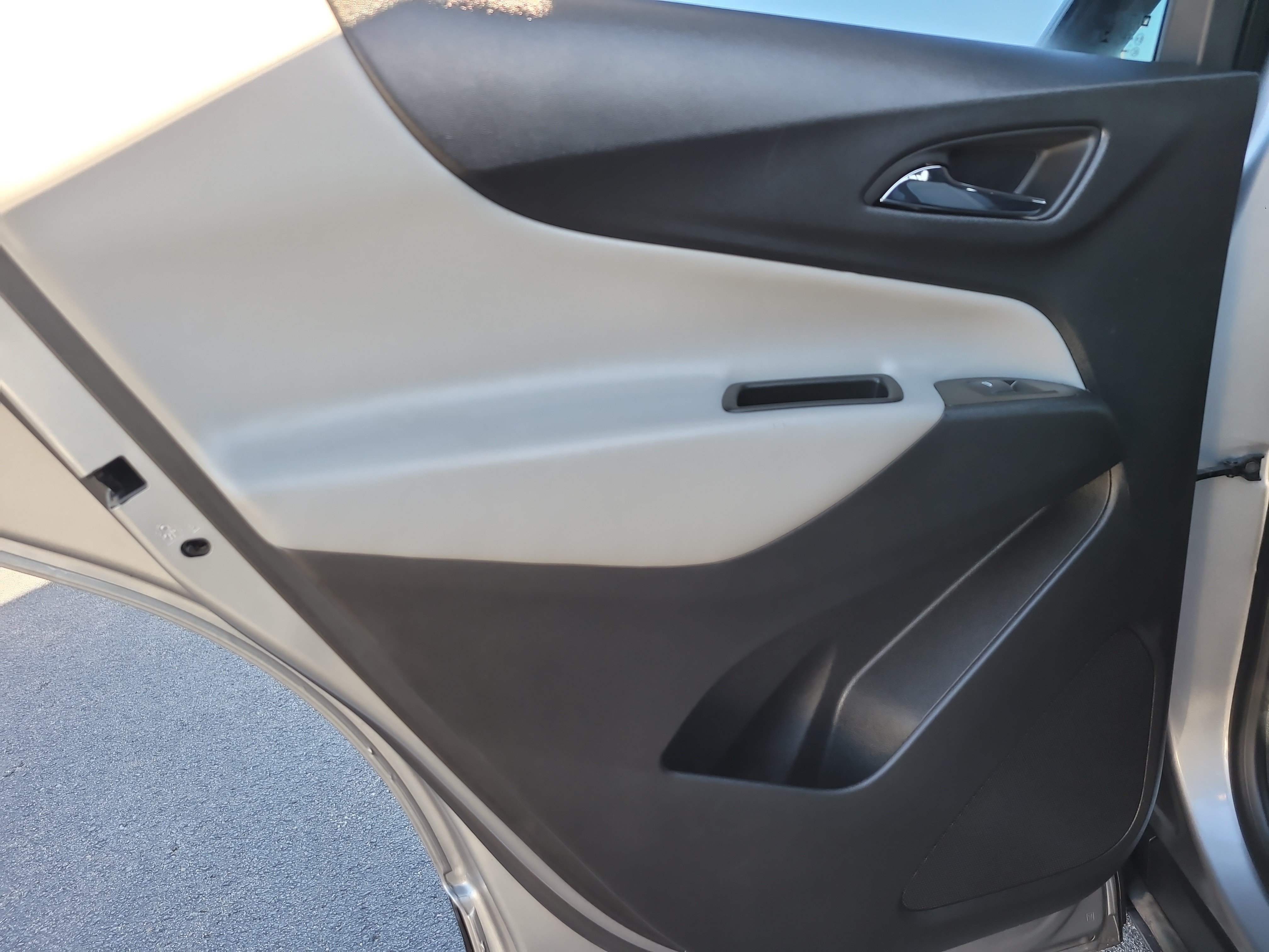 Used 2023 Chevrolet Equinox LS w/ Driver Confidence II Package FWD image 10