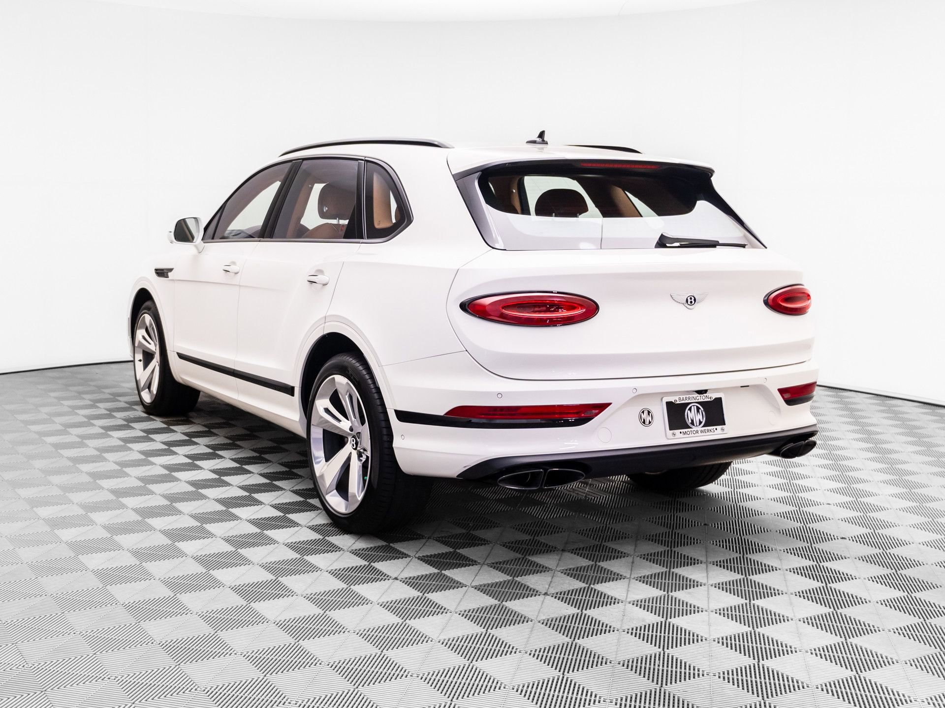 Used 2024 Bentley Bentayga AWD/4WD image 3