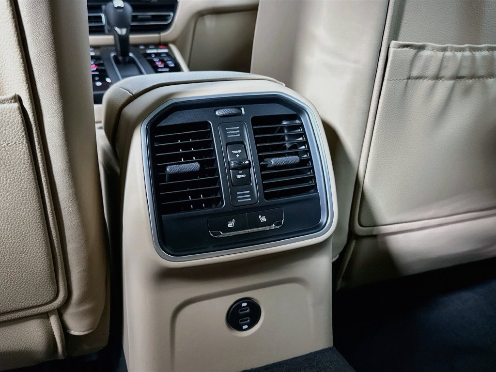 Certified 2026 Porsche Macan AWD/4WD image 27