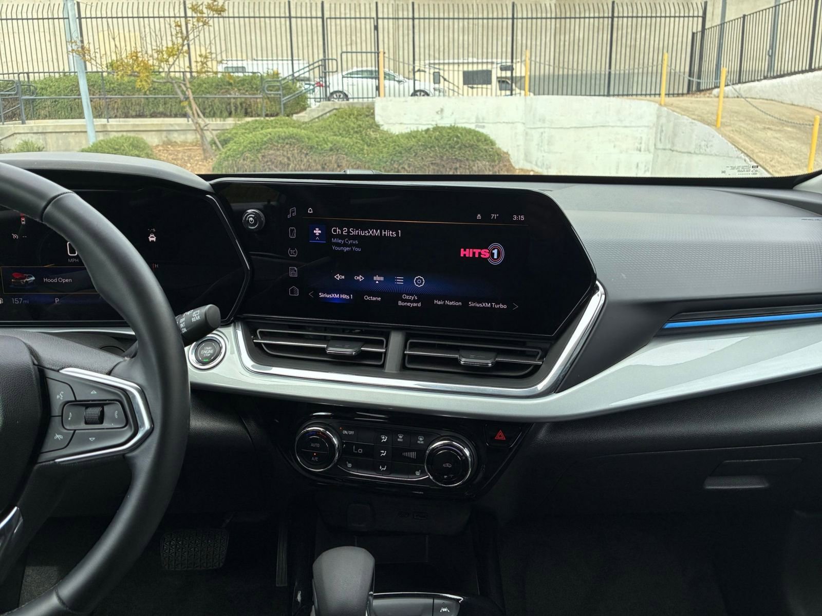 Used 2025 Chevrolet Trax LT w/ LT Convenience Package FWD image 17
