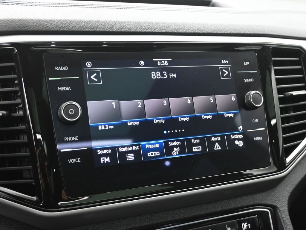 Used 2023 Volkswagen Atlas Cross Sport SE w/ Panoramic Sunroof Package image 15