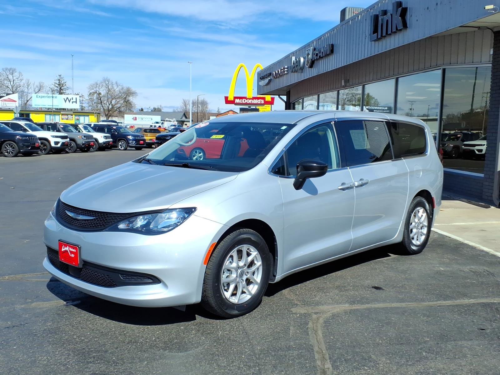 Used 2024 Chrysler Voyager LX FWD image 8