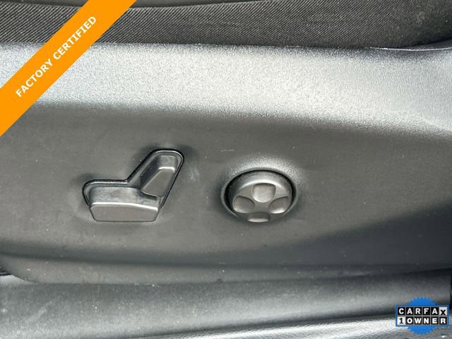 Used 2025 Chrysler Pacifica Premium FWD image 28