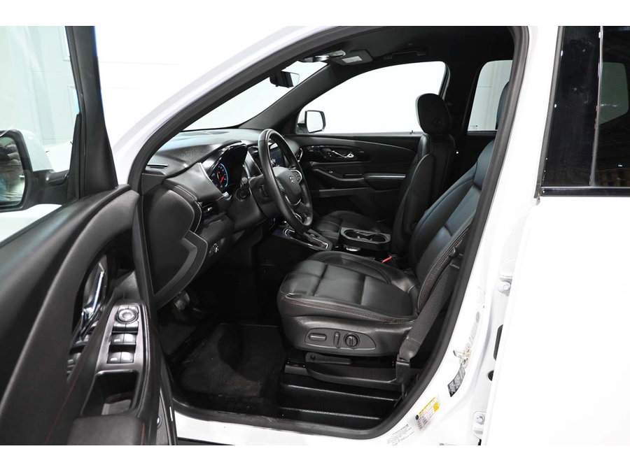Used 2023 Chevrolet Traverse RS FWD image 13