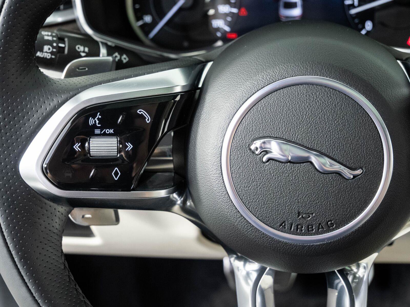 Used 2022 Jaguar XF R-Dynamic SE AWD/4WD image 10