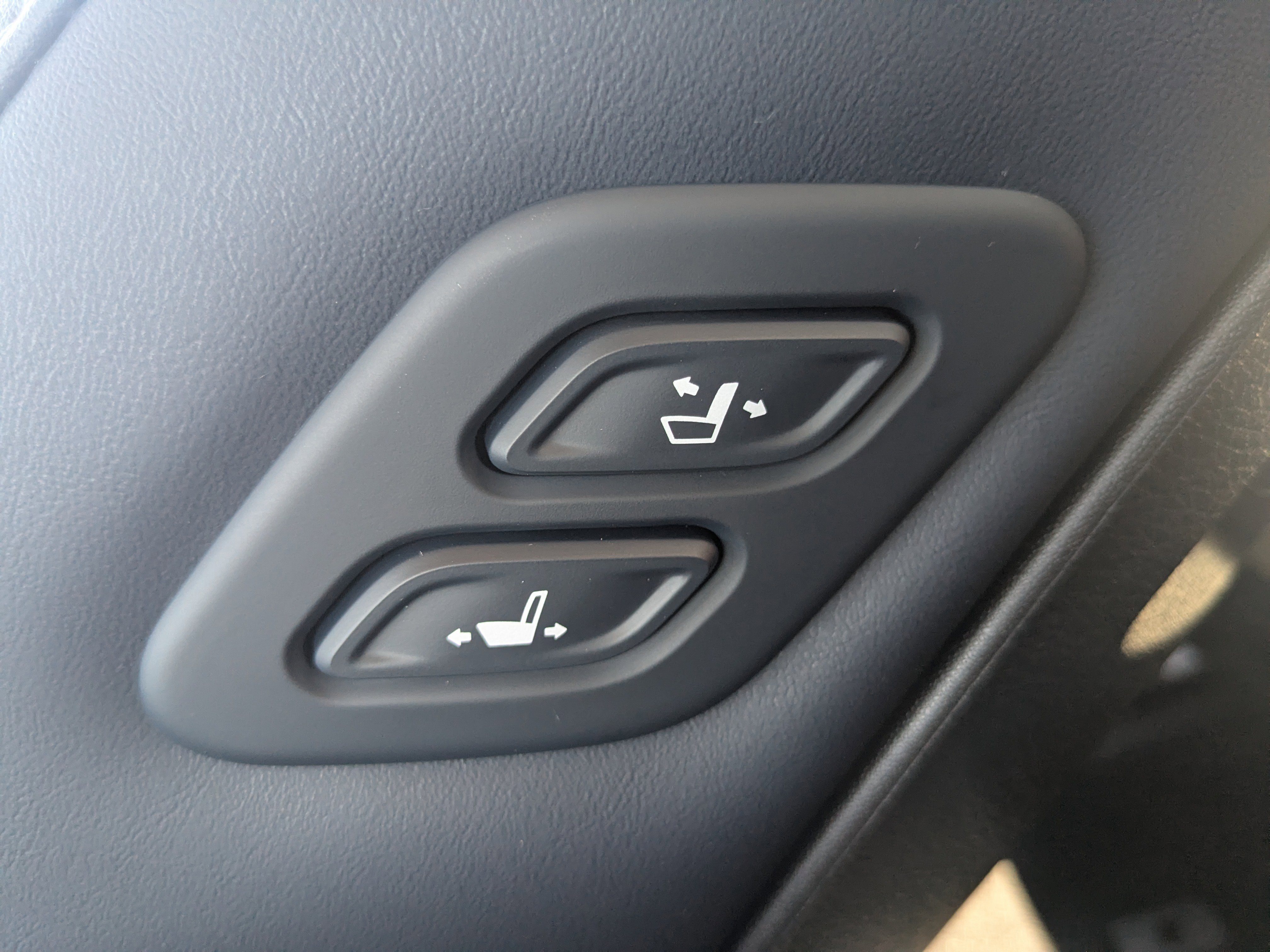 New 2026 Kia Carnival SX w/ SX Dark Edition Package FWD image 21