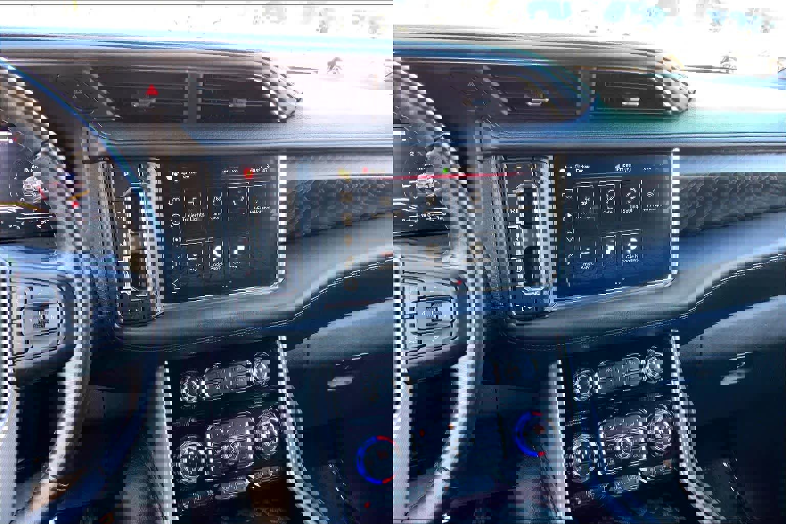 Used 2023 GMC Yukon Denali image 7