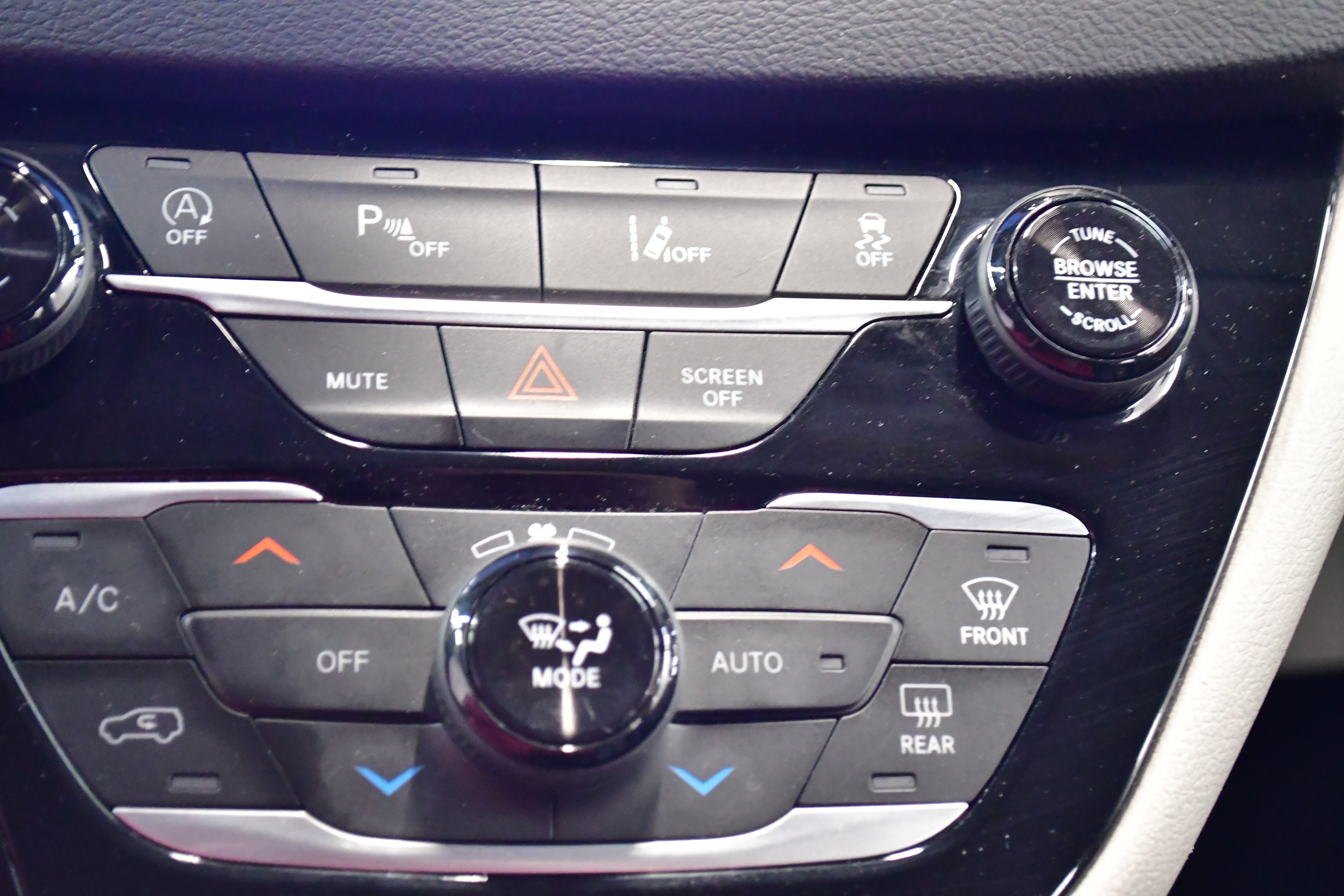 Used 2023 Chrysler Pacifica Touring-L FWD image 32