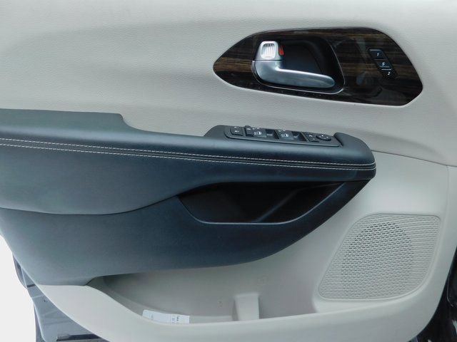 Used 2024 Chrysler Pacifica Limited image 14