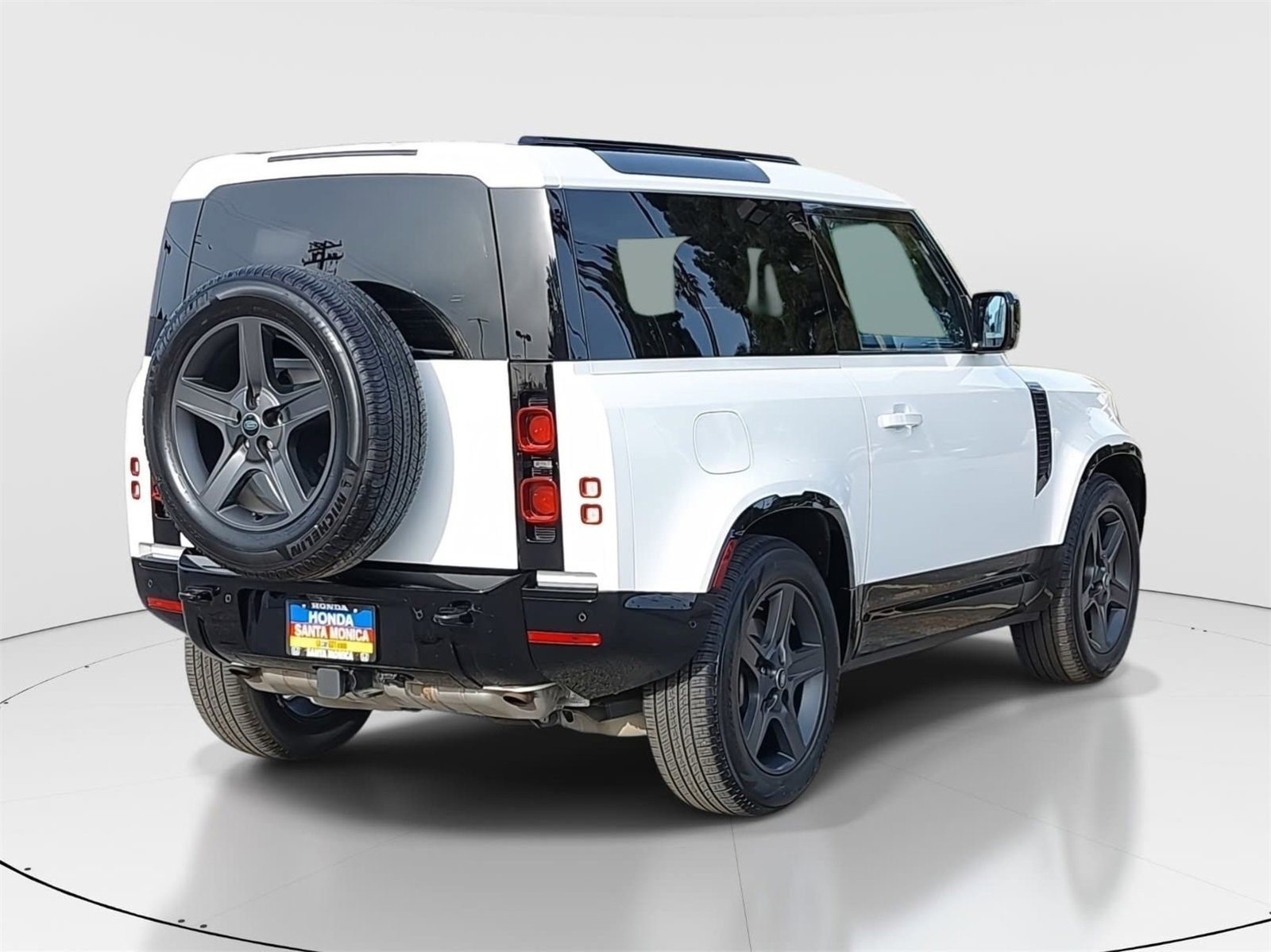 Used 2024 Land Rover Defender 90 X-Dynamic SE image 5