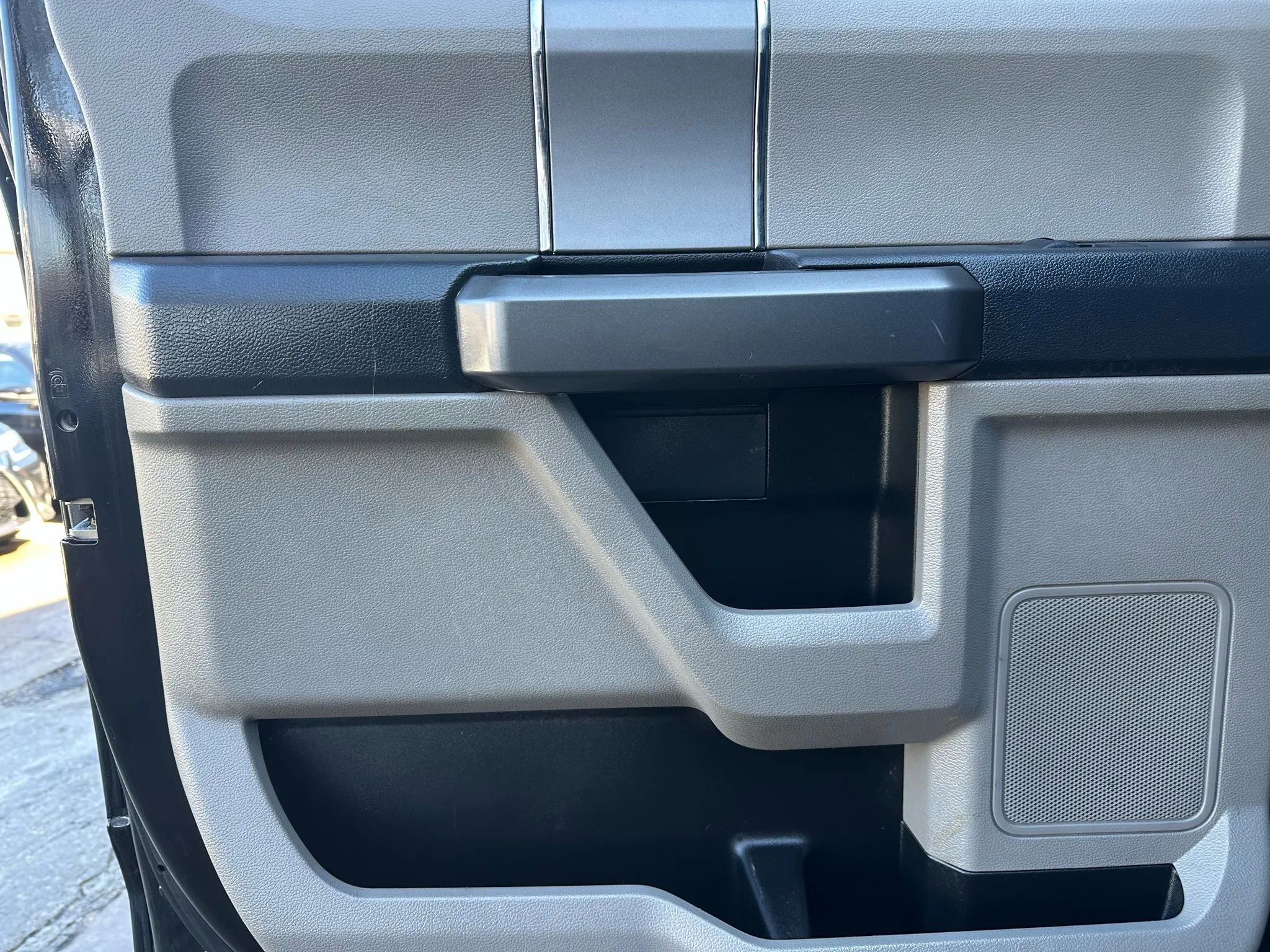 Used 2022 Ford F350 XLT w/ XLT Premium Package image 11