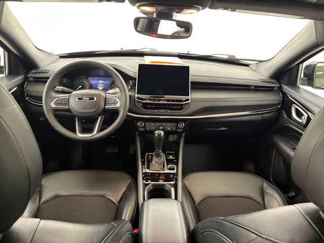 Used 2025 Jeep Compass Latitude w/ Convenience Group AWD/4WD image 20