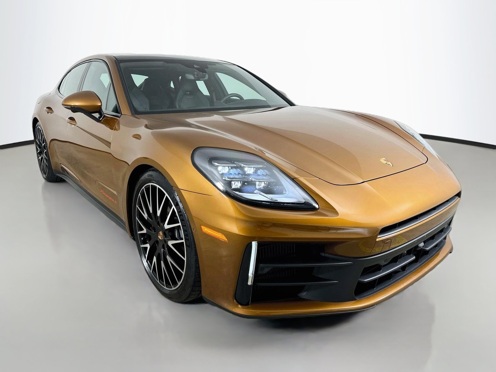 Used 2025 Porsche Panamera 4 w/ Premium Package AWD/4WD image 3