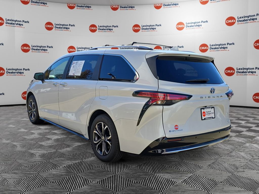 Used 2025 Toyota Sienna Platinum image 5