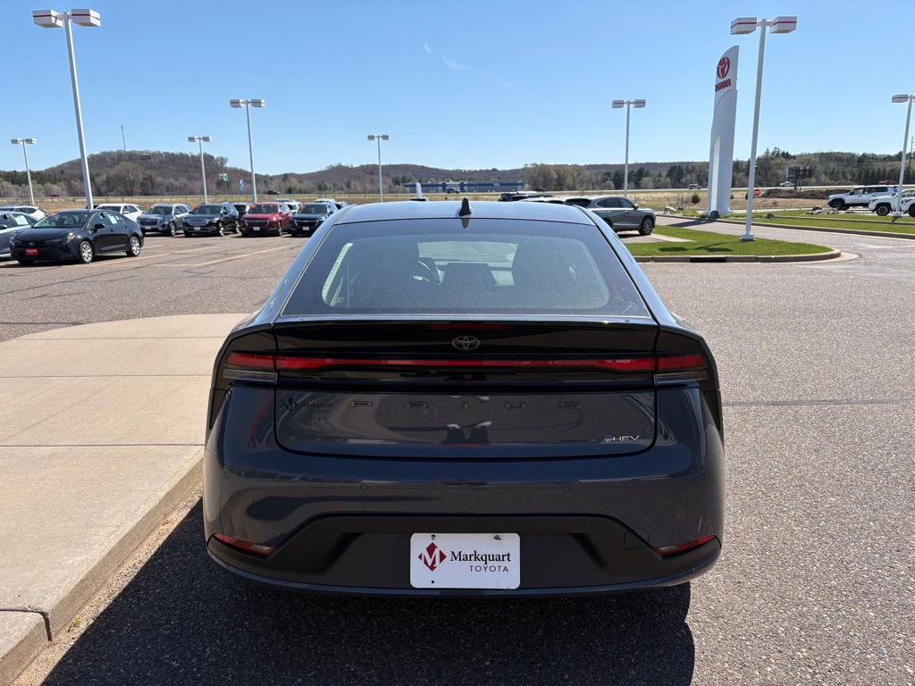 Used 2024 Toyota Prius LE FWD image 3