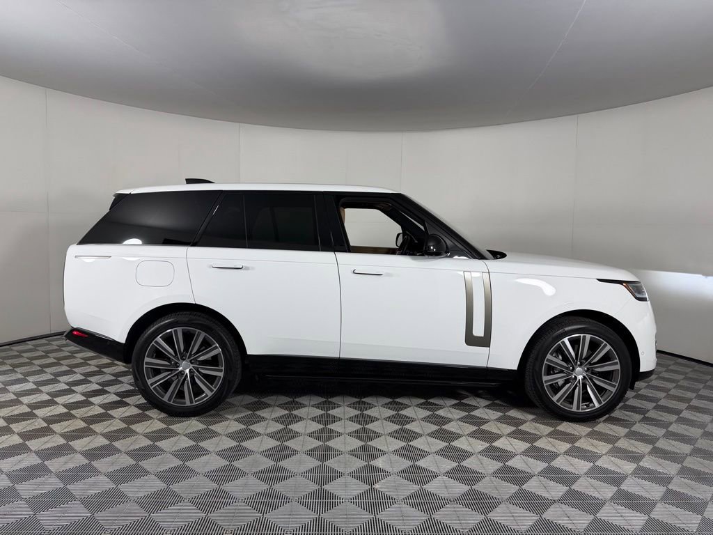 Used 2023 Land Rover Range Rover SE image 2