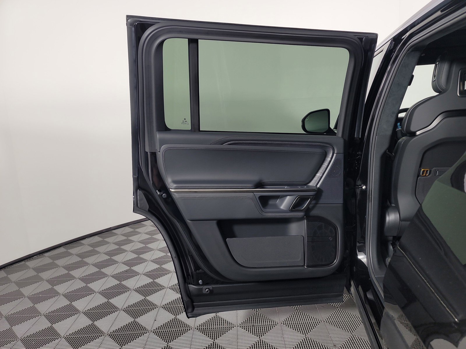 Used 2024 Rivian R1S Adventure image 17