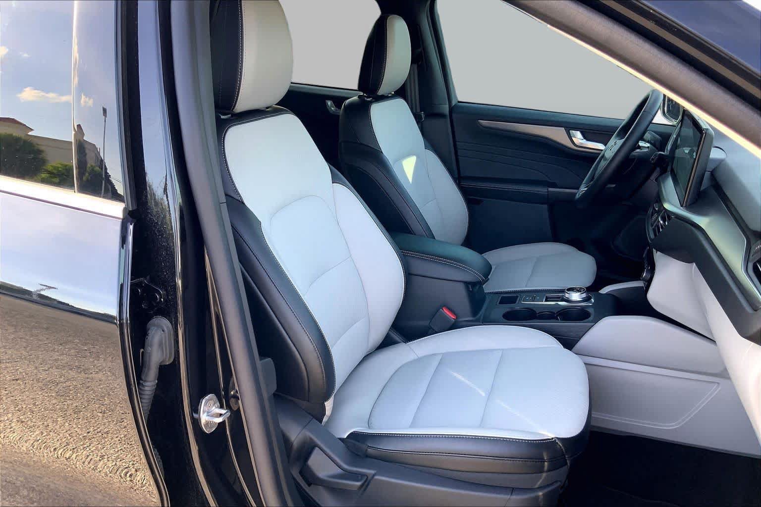 Used 2025 Ford Escape SE FWD image 18