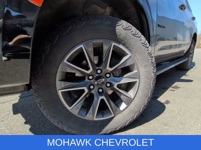 Used 2024 Chevrolet Tahoe Z71 w/ Luxury Package AWD/4WD image 7