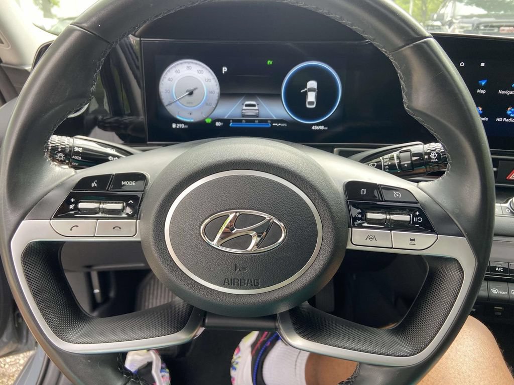 Used 2023 Hyundai Elantra Limited FWD image 35