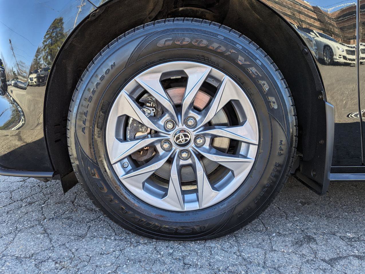 Used 2021 Toyota Sienna XLE image 48