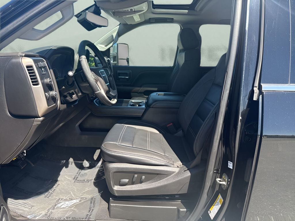 Used 2019 GMC Sierra 2500 Denali w/ Duramax Plus Package AWD/4WD image 9