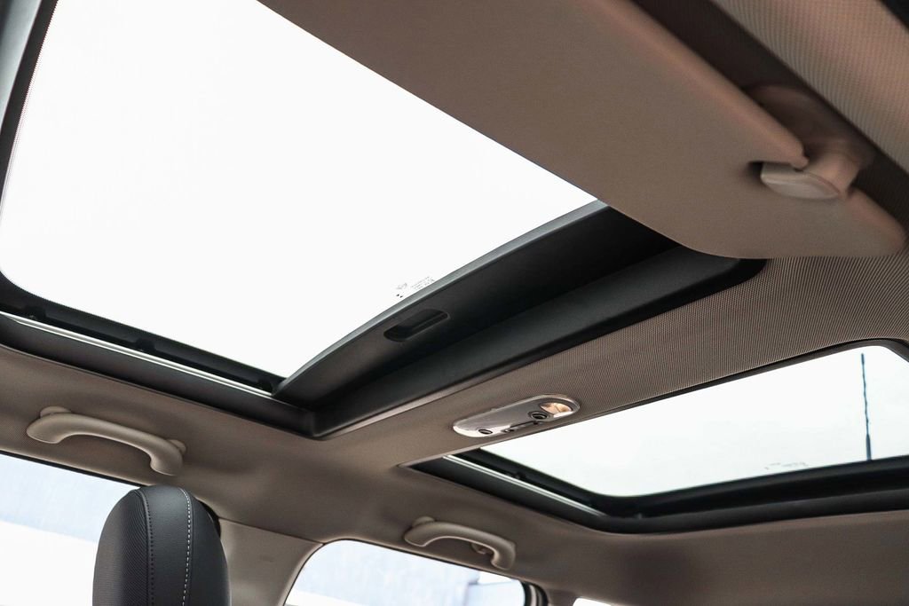 Used 2024 MINI Cooper 4-Door Hardtop image 31