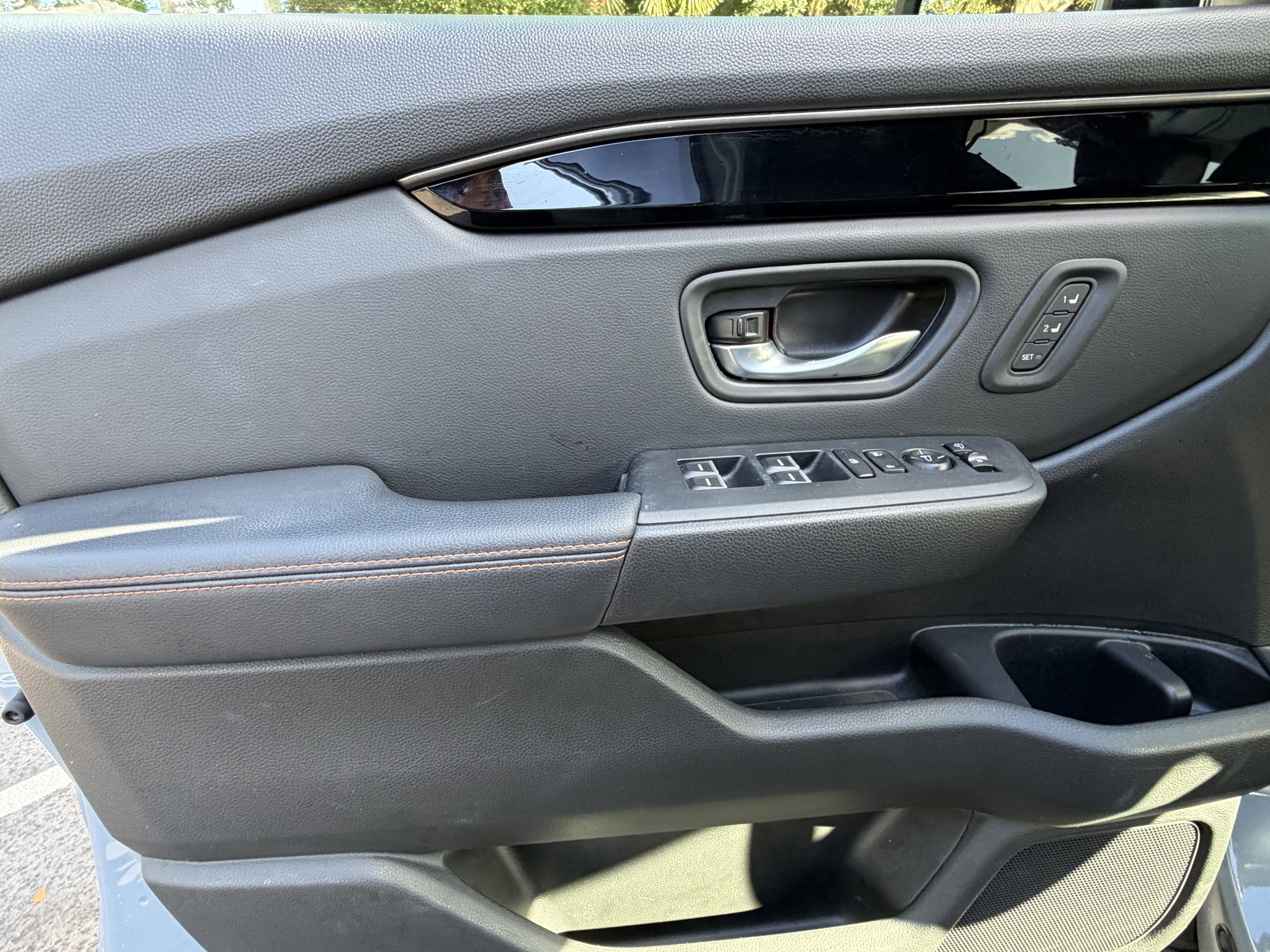 Used 2025 Honda Pilot TrailSport image 13