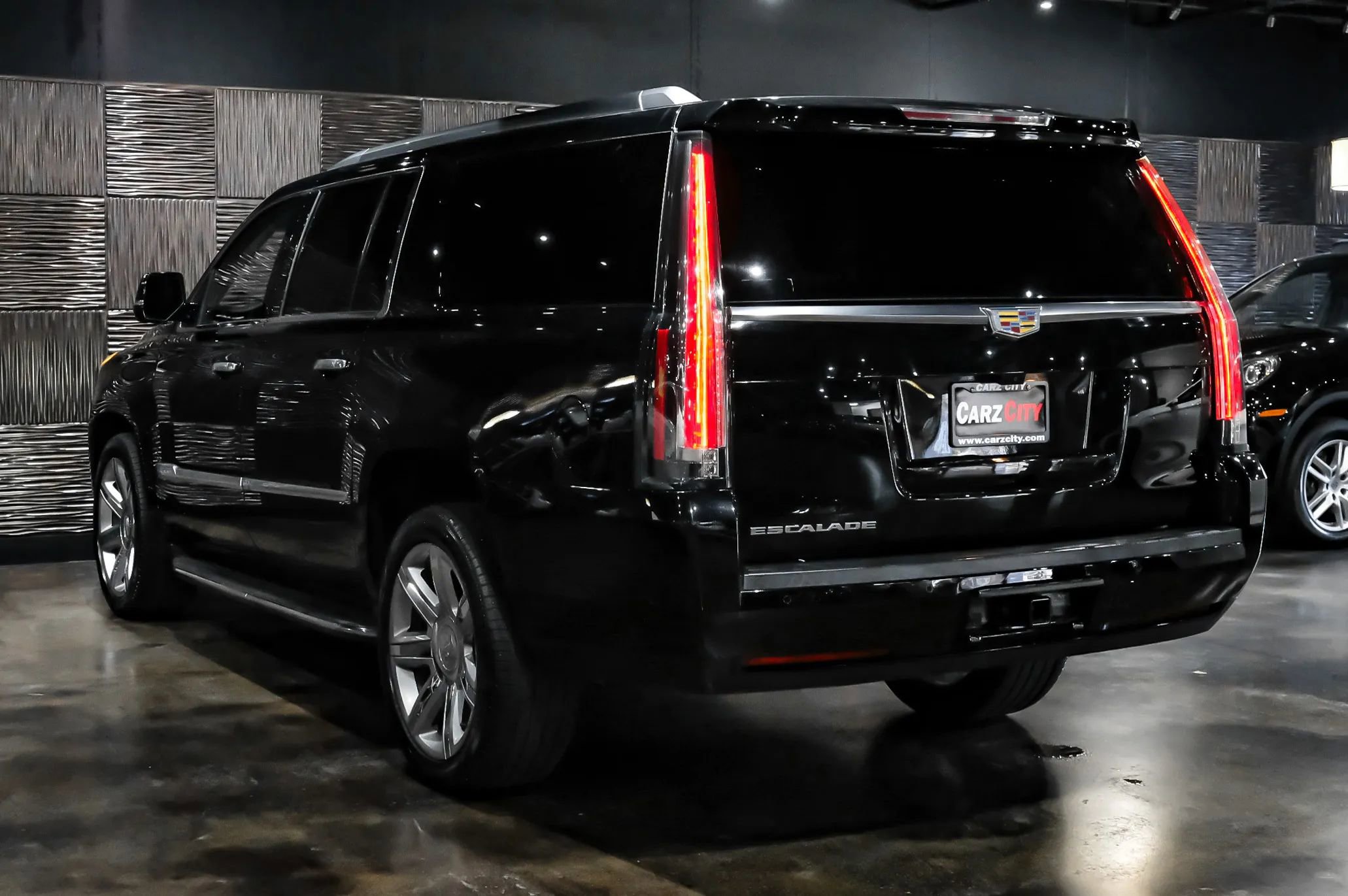 Used 2017 Cadillac Escalade ESV Luxury RWD image 16