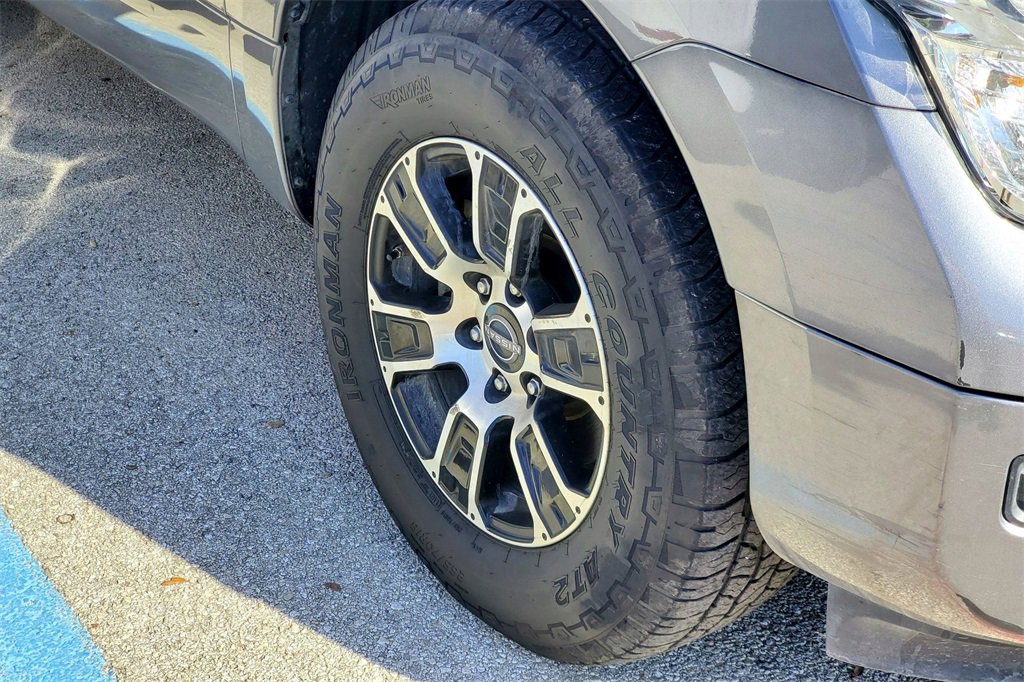 Used 2023 Nissan Titan SV image 4