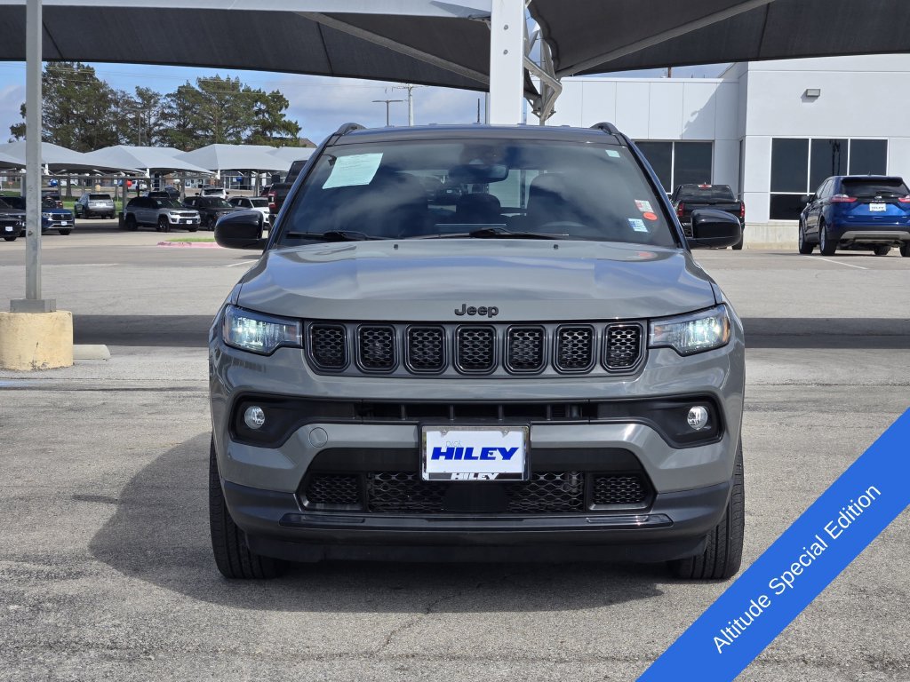 Used 2024 Jeep Compass Latitude w/ Altitude Special Edition AWD/4WD image 2