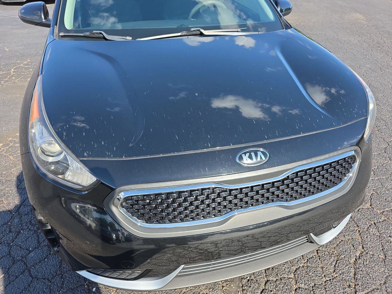 Used 2017 Kia Niro LX FWD image 28