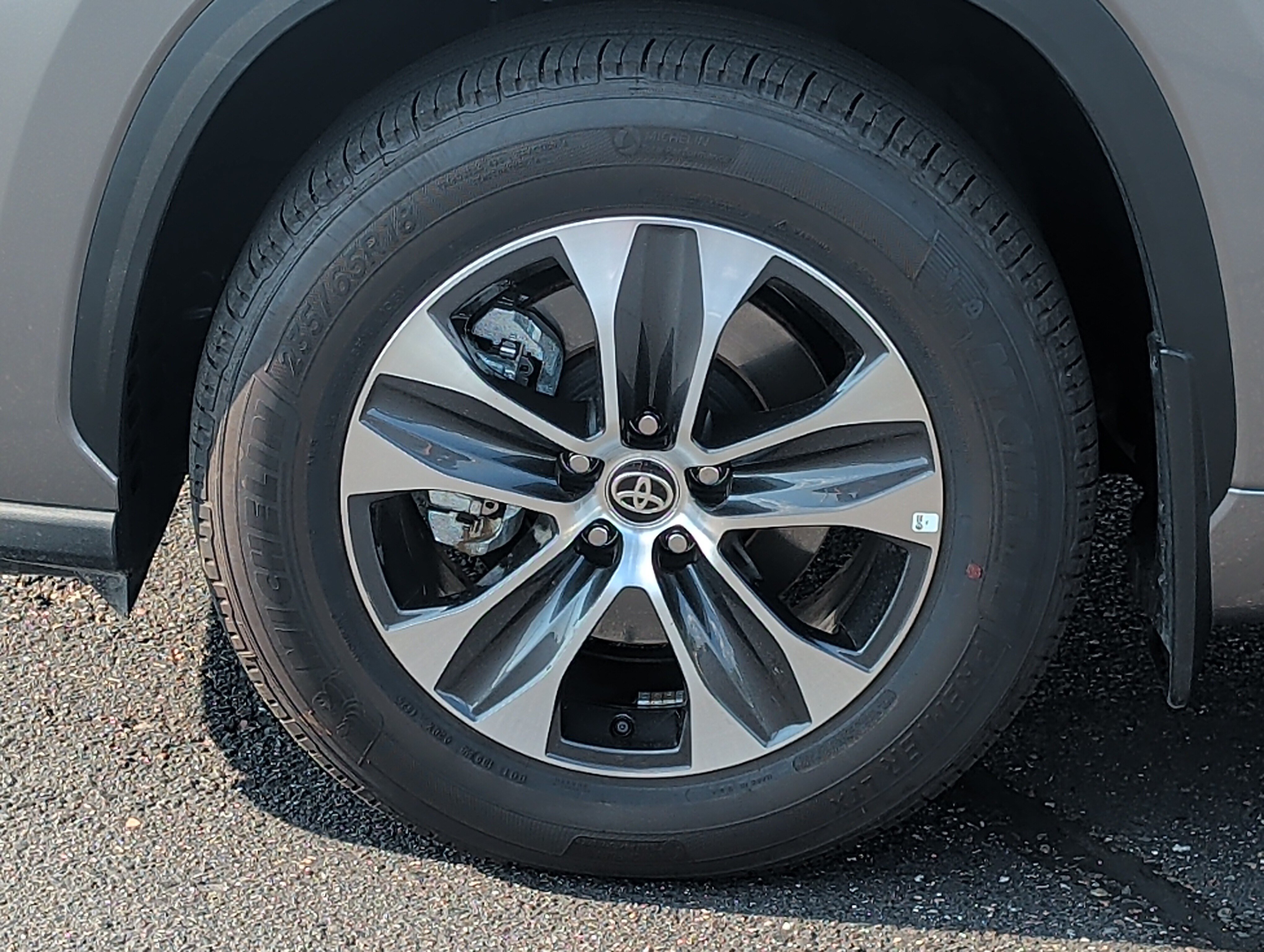 Certified 2026 Toyota Highlander XLE AWD/4WD image 15