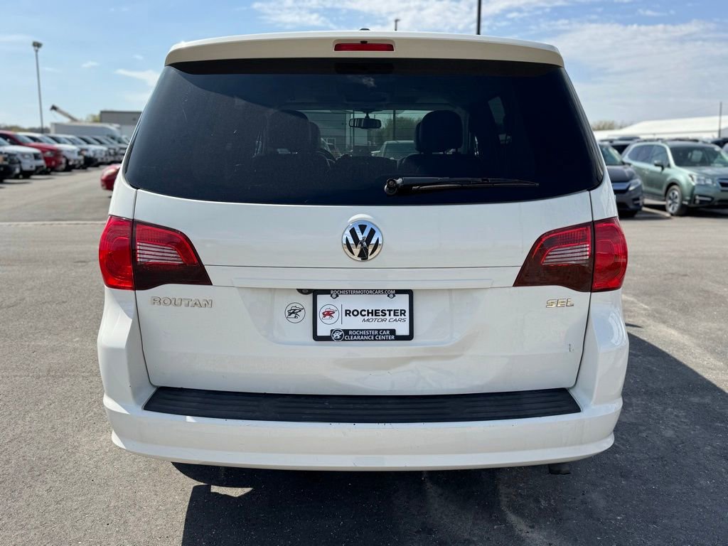 Used 2010 Volkswagen Routan SEL FWD image 41