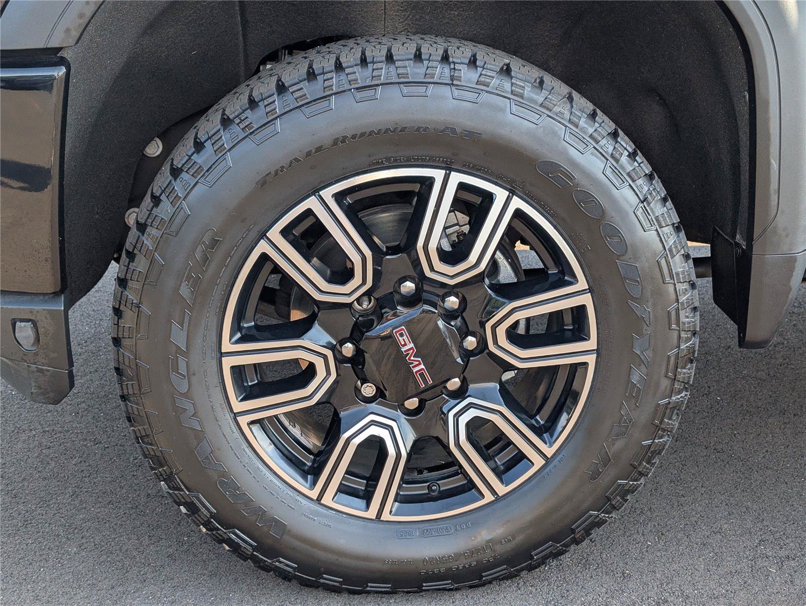 Used 2021 GMC Sierra 2500 AT4 w/ AT4 Premium Plus Package AWD/4WD image 9