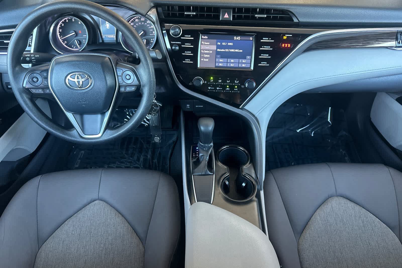 Used 2018 Toyota Camry FWD image 3