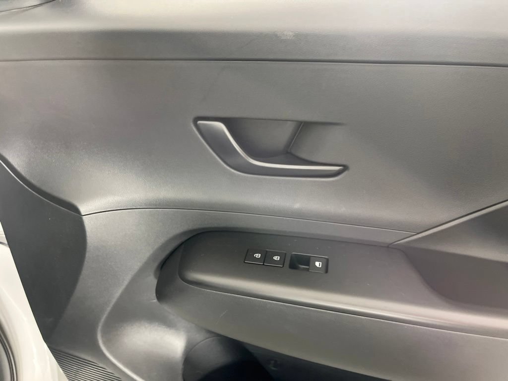 Used 2025 Hyundai Kona SEL AWD/4WD image 12