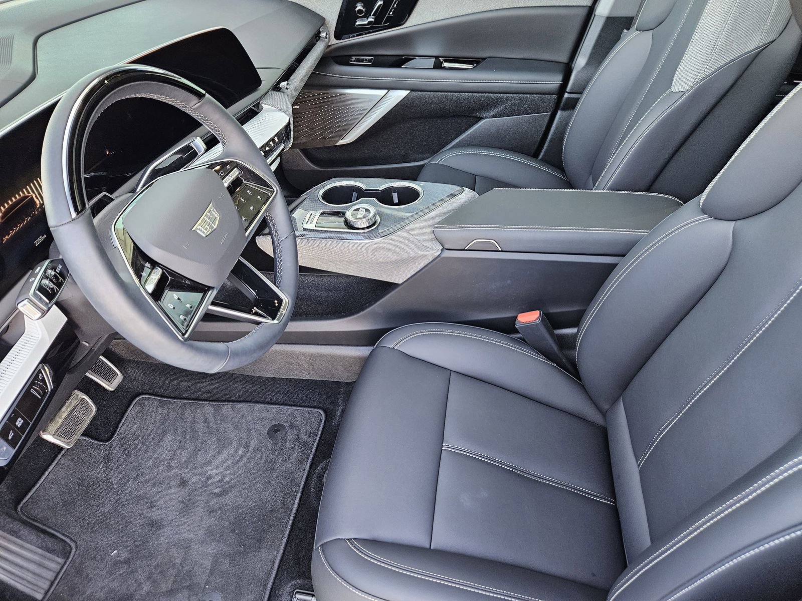 New 2026 Cadillac Optiq Luxury 1 image 15