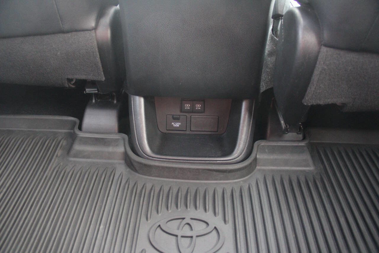 Used 2018 Toyota Highlander Limited AWD 4dr SUV image 17