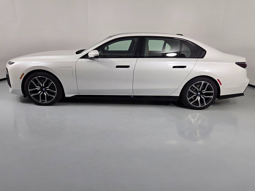 New 2026 BMW 750e xDrive image 4