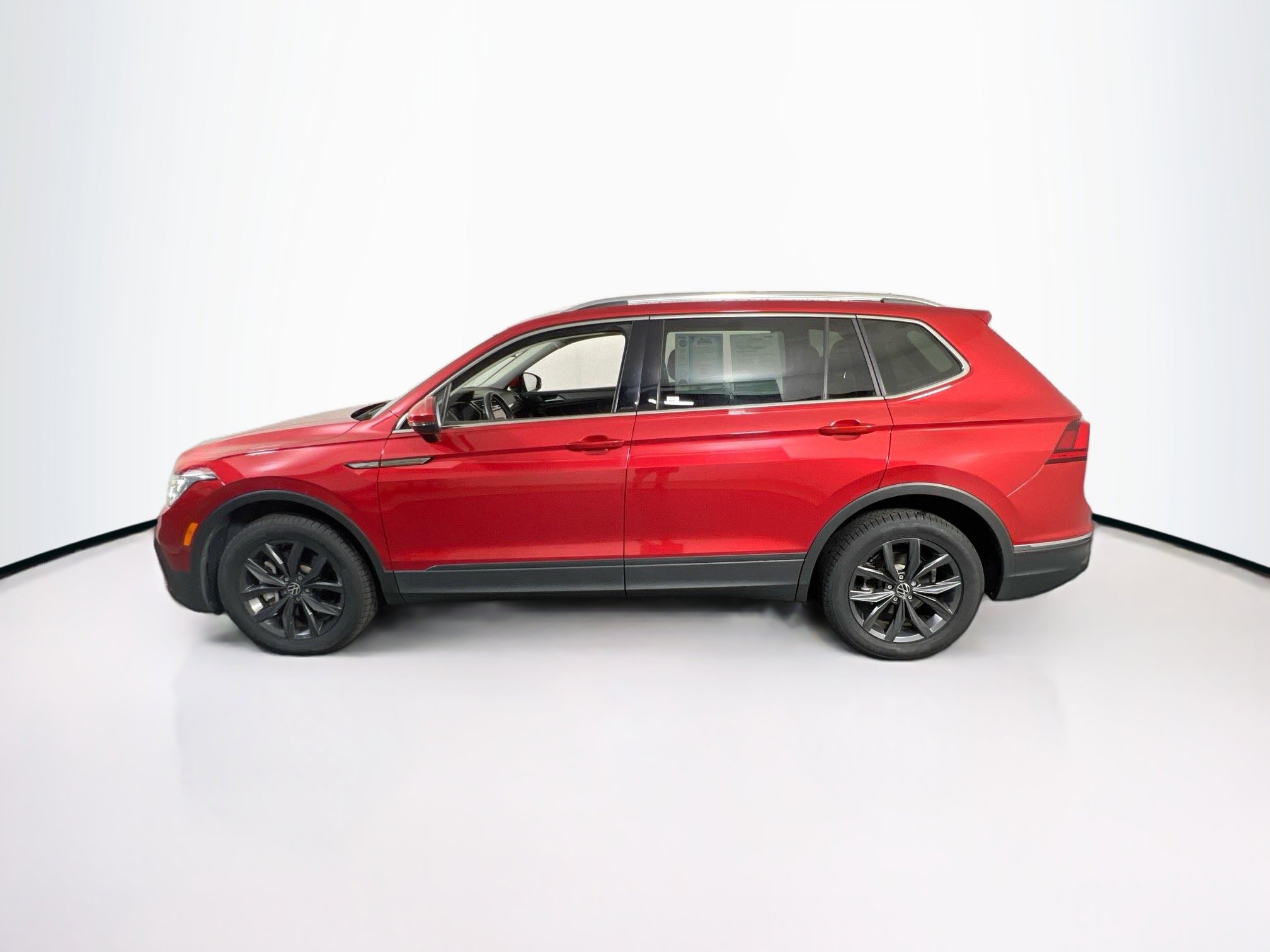 Used 2022 Volkswagen Tiguan SE AWD/4WD image 8