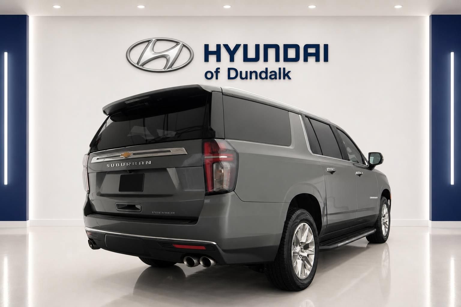 Used 2023 Chevrolet Suburban Premier AWD/4WD image 4