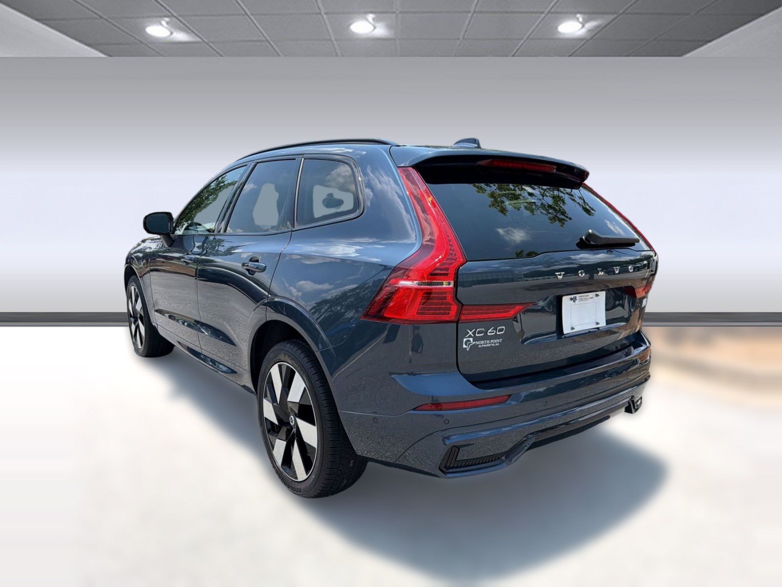 Certified 2024 Volvo XC60 T8 Plus w/ Climate Package AWD/4WD image 3