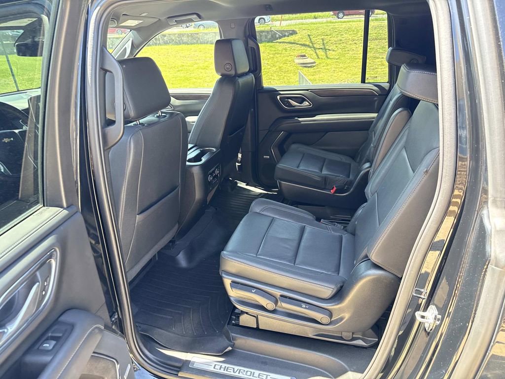 Used 2022 Chevrolet Suburban LT AWD/4WD image 9