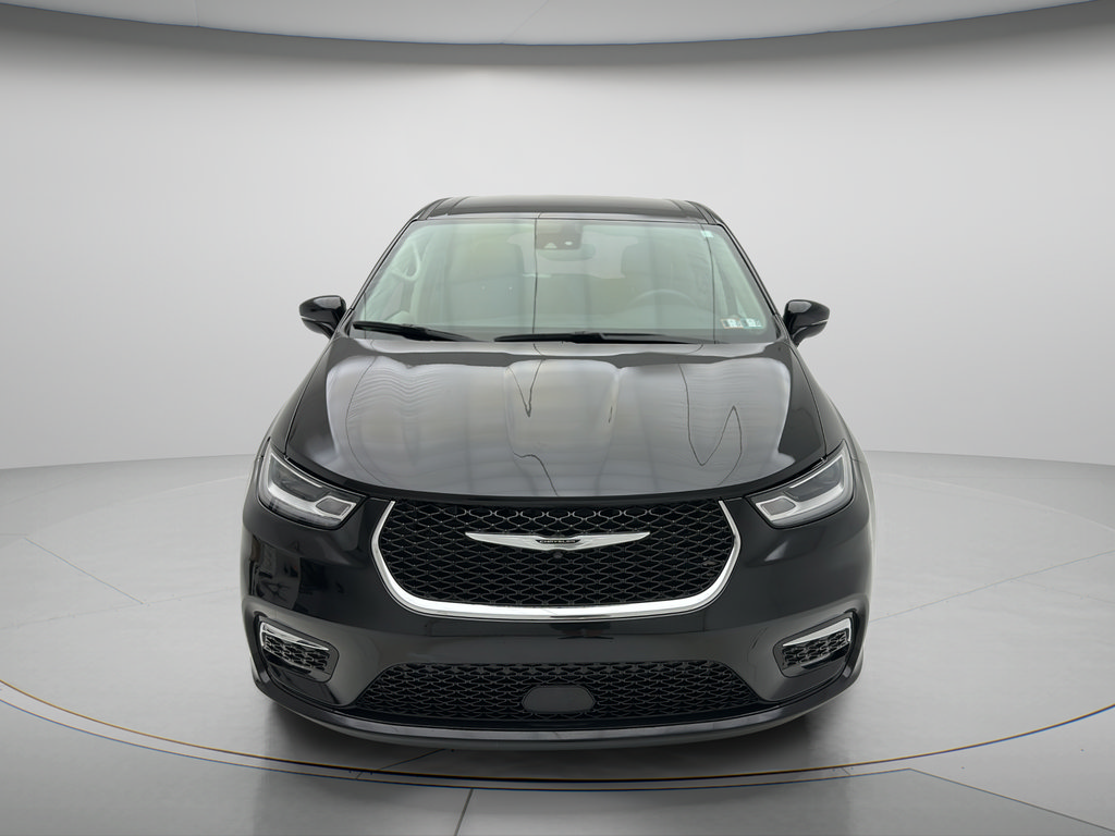 Used 2024 Chrysler Pacifica Touring-L FWD image 2