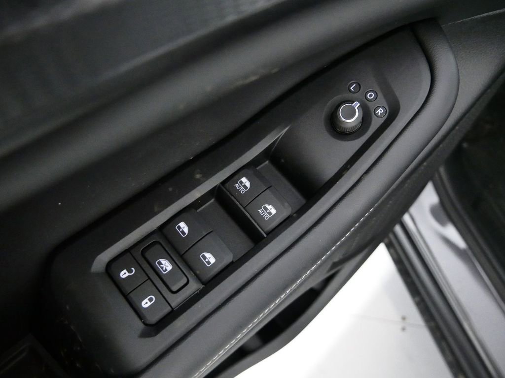 Certified 2024 Jeep Grand Cherokee Altitude image 36