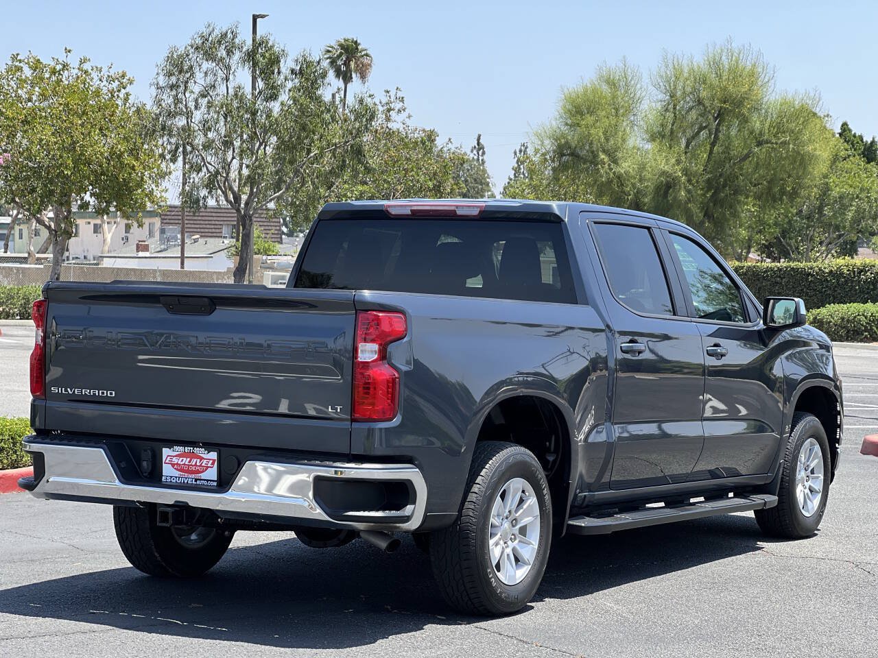 Used 2021 Chevrolet Silverado 1500 LT RWD image 2