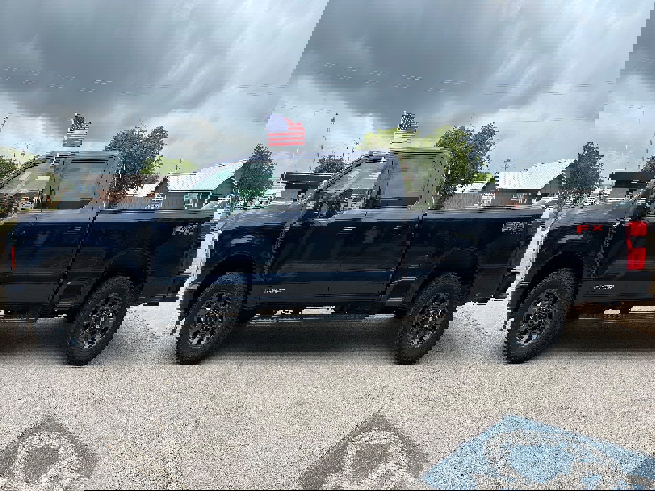 Used 2023 Ford F250 Lariat w/ Lariat Ultimate Package image 3